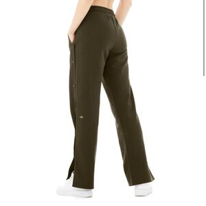 ALO Yoga Courtside Tearaway Snap Pant